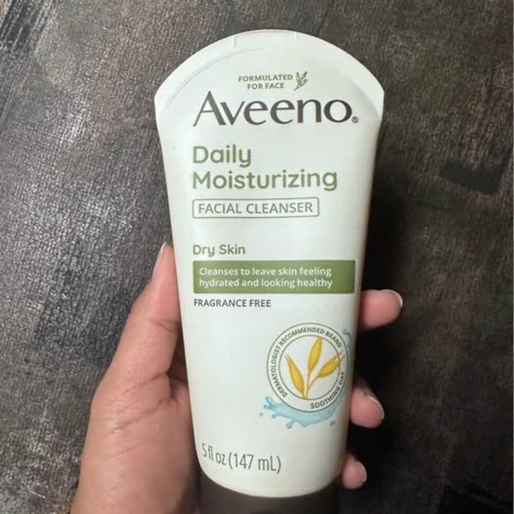 Aveeno Daily Moisturizing Facial Cleanser